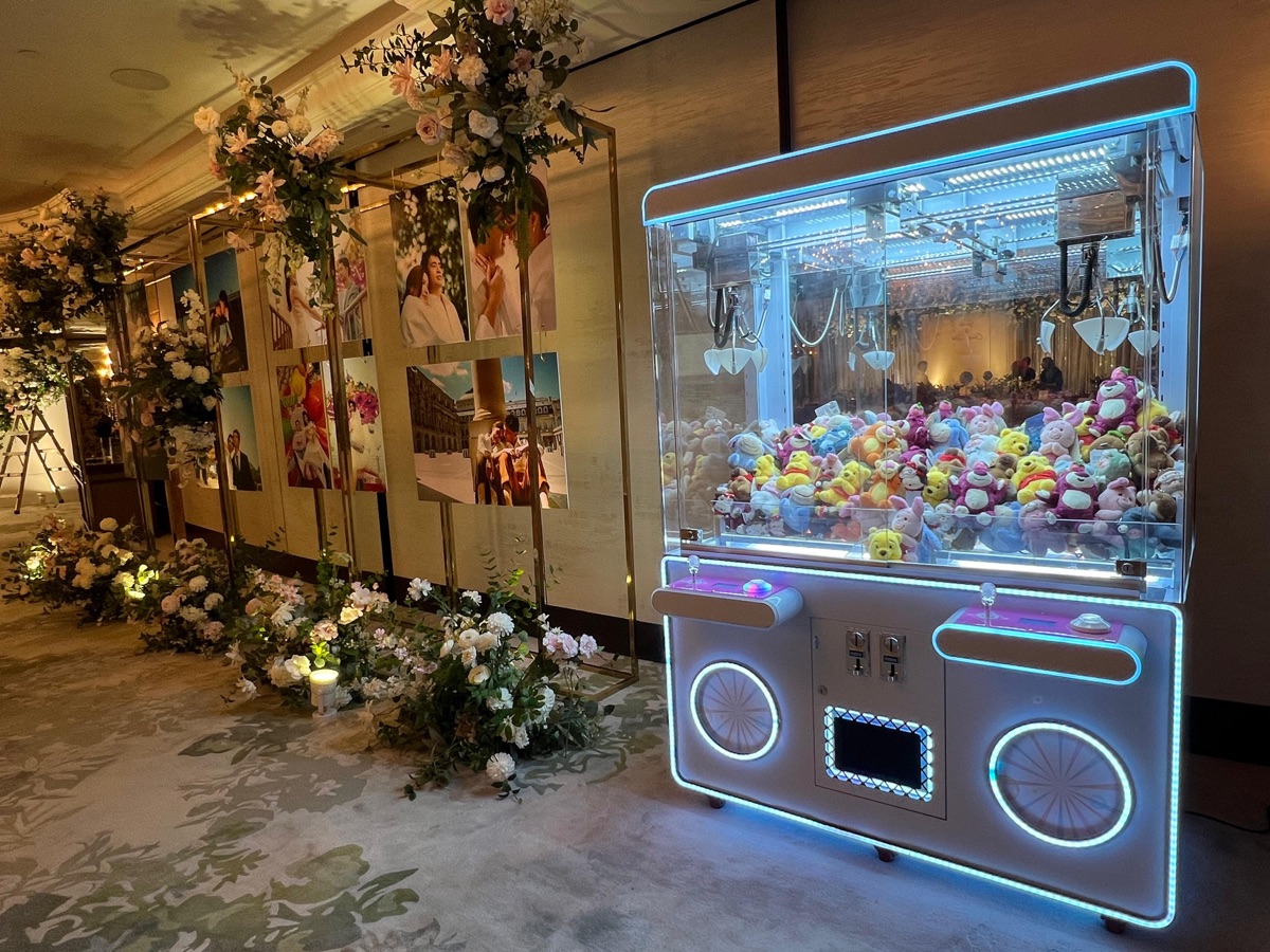 Double-player claw machine for rental in Singapore