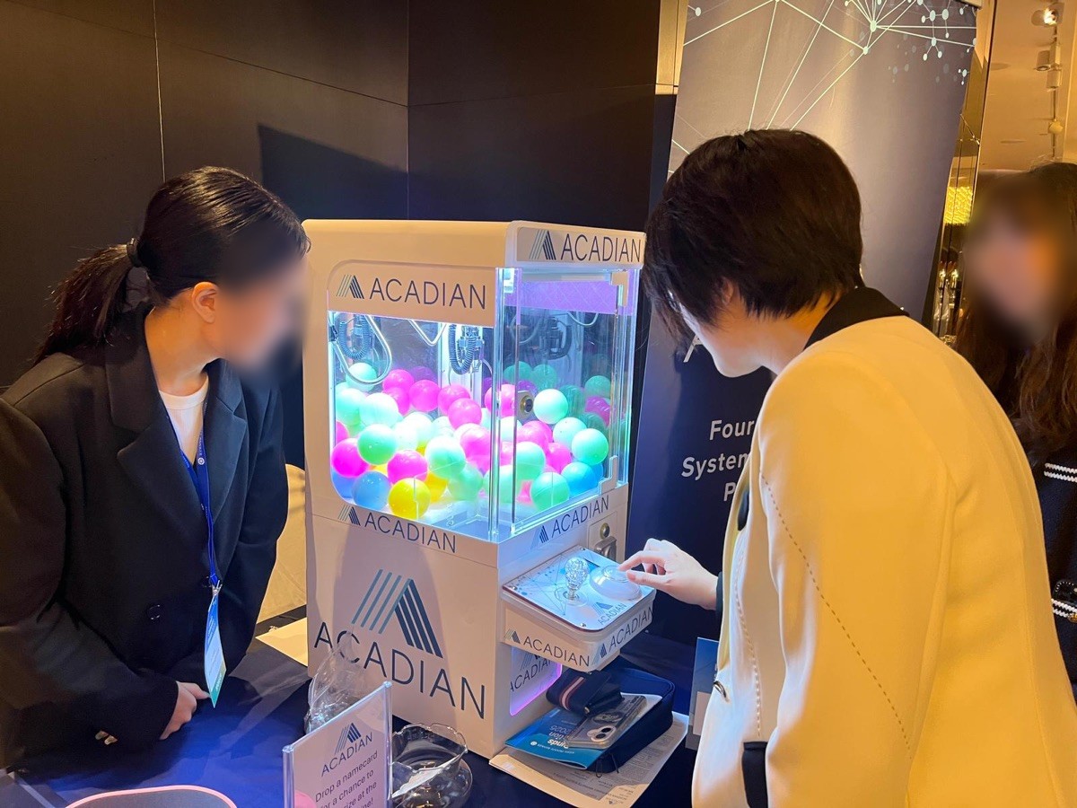 Tabletop claw machine for rental in Singapore